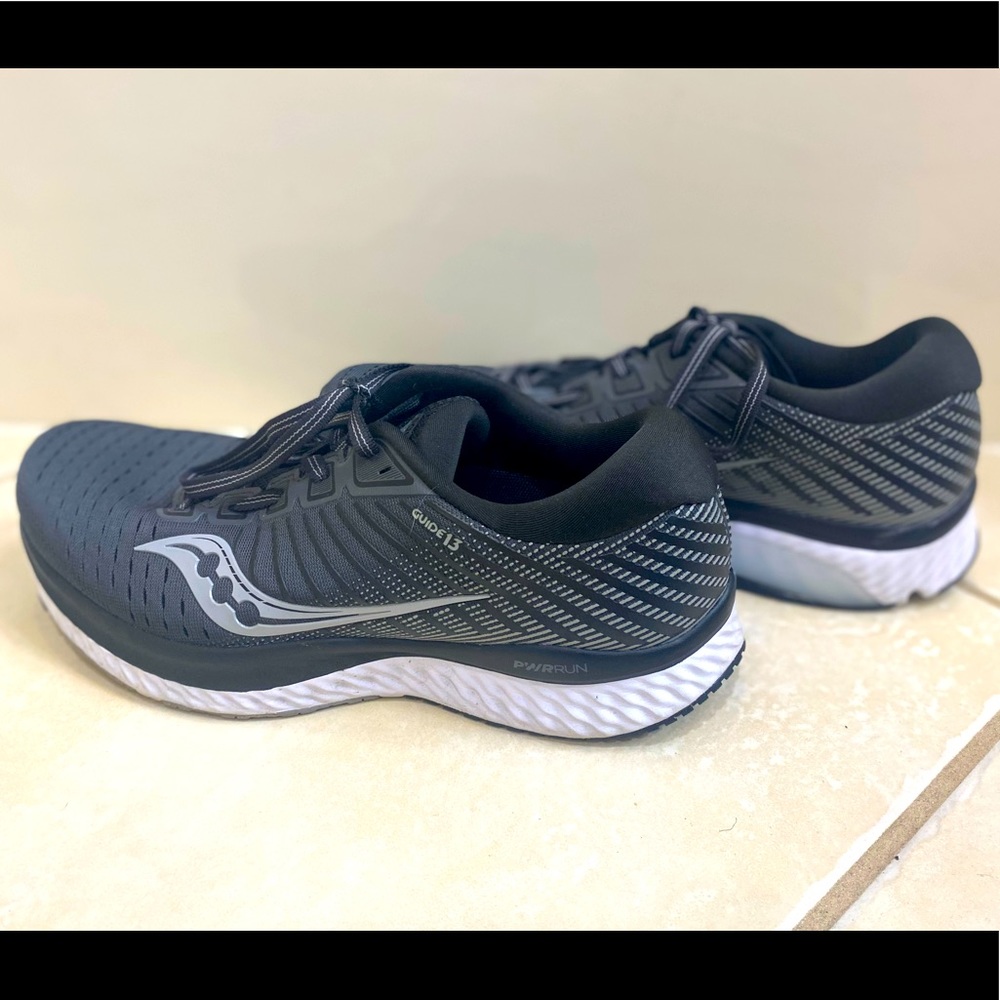 Women’s Guide 13 Saucony Athletic Shoes Size 9.5